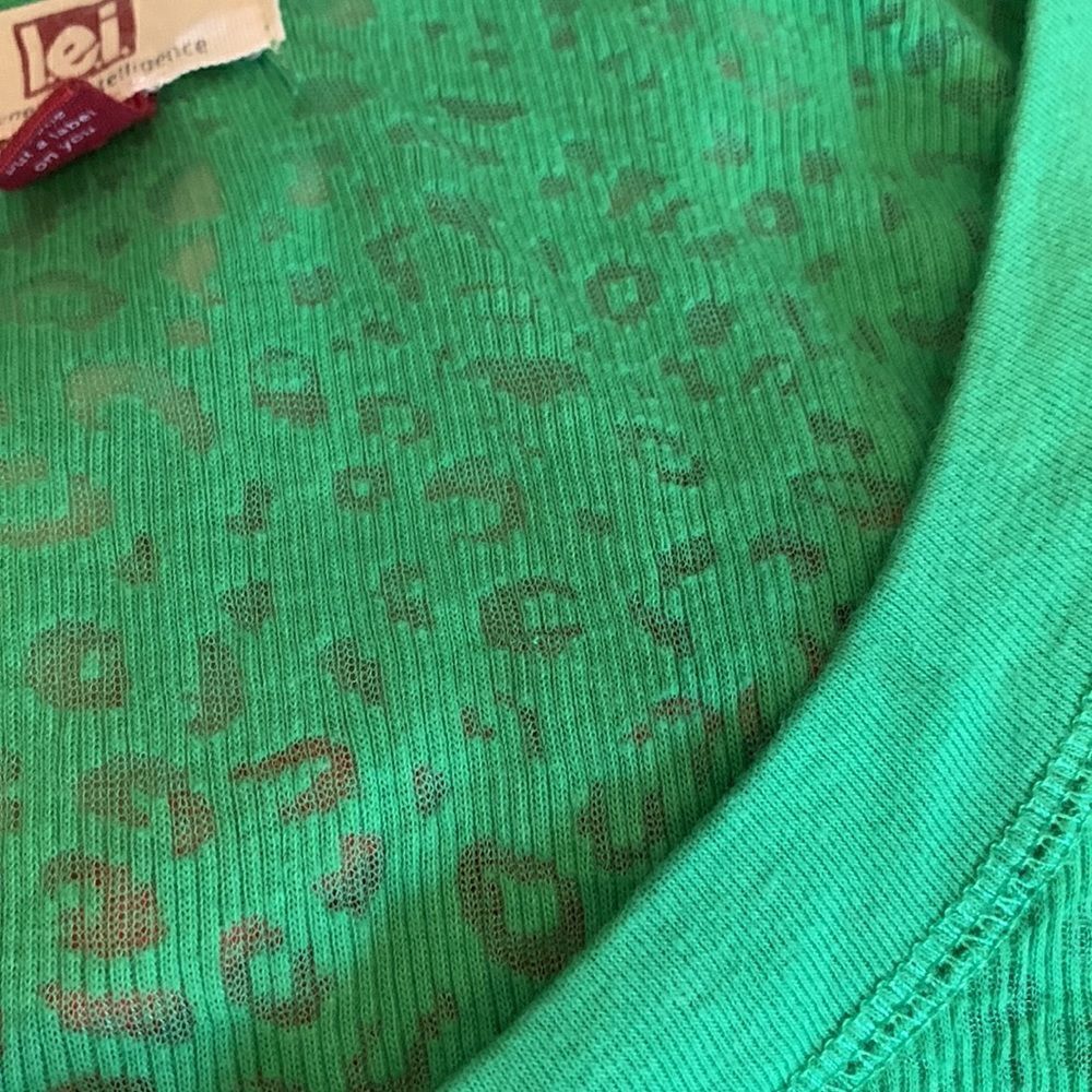 Bundle Green and Hot Pink Tops - Picture 11 of 11